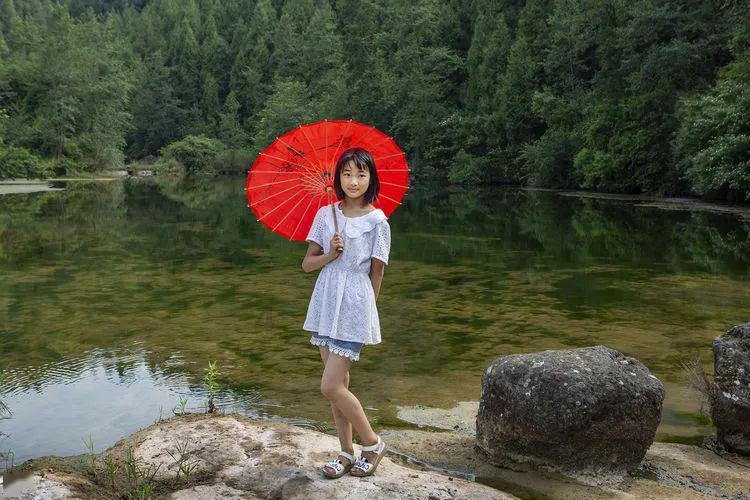 婧婧整理卧室