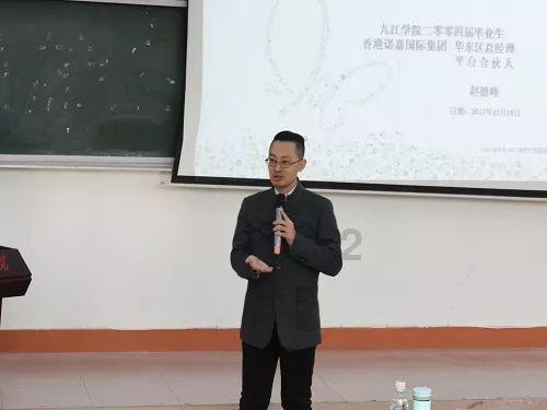 僵尸女友爱爬树
